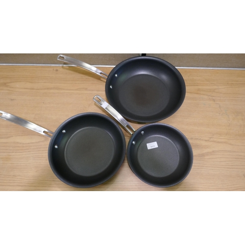 6145 - Kirkland Signature Frying Pans 3 pack        (334-251) *This lot is subject to Vat