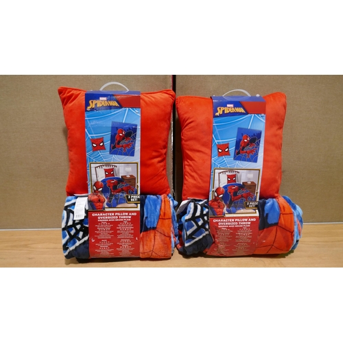 6188 - 2 x Spiderman Licensed Throw And Pillows (334-460,461) *This lot is subject to Vat