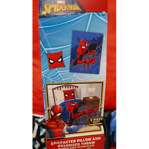 6188 - 2 x Spiderman Licensed Throw And Pillows (334-460,461) *This lot is subject to Vat