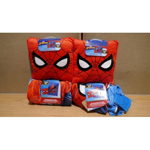 6190 - 2 x Spiderman Licensed Throw And Pillows (334-456,457) *This lot is subject to Vat