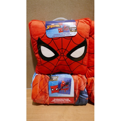 6190 - 2 x Spiderman Licensed Throw And Pillows (334-456,457) *This lot is subject to Vat