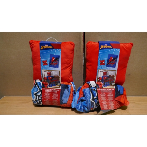 6190 - 2 x Spiderman Licensed Throw And Pillows (334-456,457) *This lot is subject to Vat