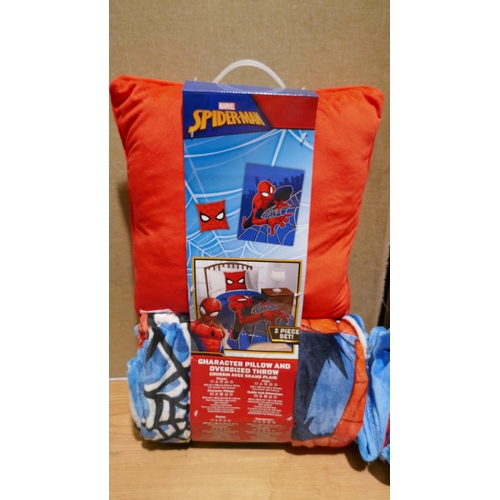 6190 - 2 x Spiderman Licensed Throw And Pillows (334-456,457) *This lot is subject to Vat