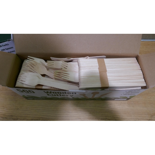 6243 - 2 x L.T.E Wooden Cutlery Packs (335-463,464) *This lot is subject to Vat