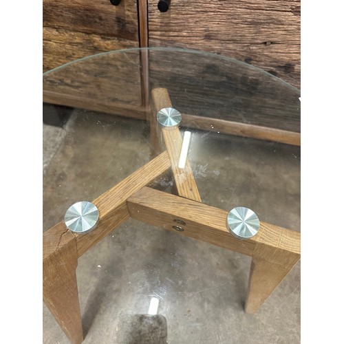 3083 - An oak and glass topped occasional table