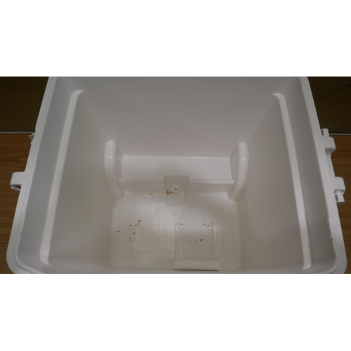 6150 - Igloo 62Qt Cooler (Damaged) - This lot requires a UK adapter (334-259) *This lot is subject to Vat