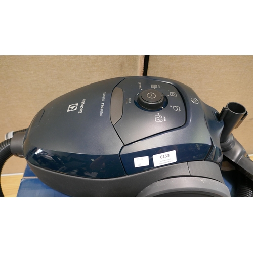 6153 - Electrolux Vacuum Cleaner - This lot requires a UK adapter (334-245) *This lot is subject to Vat