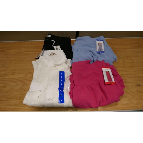 6269 - Quantity of ladies clothing, brands to include: Wrangler, Buffalo, etc. (335-10/85796) *This lot is ... 