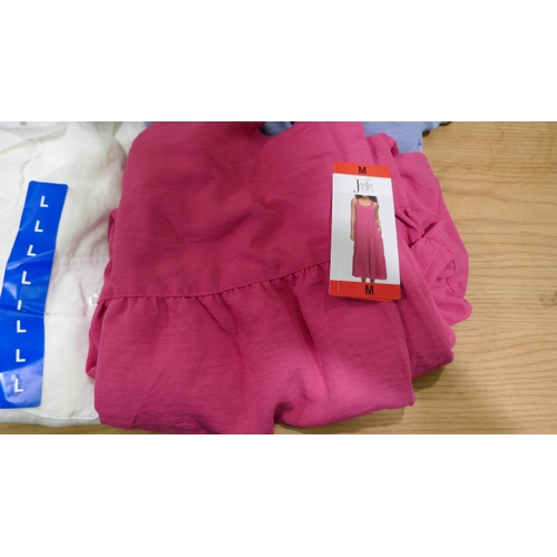 6269 - Quantity of ladies clothing, brands to include: Wrangler, Buffalo, etc. (335-10/85796) *This lot is ... 