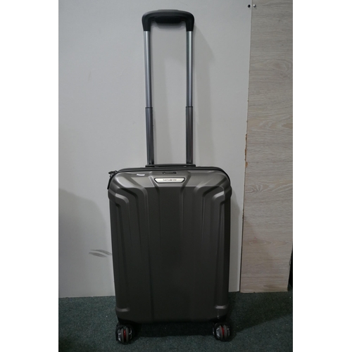 6201 - Samsonite 2 Piece Luggage Set (334-514) *This lot is subject to Vat