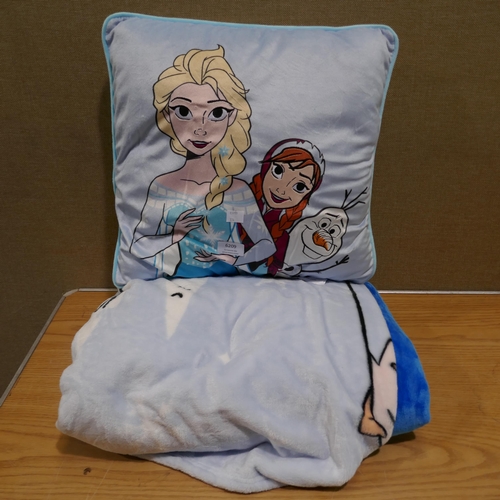 6208 - 2 x Frozen Licensed Throw And Pillows (334-468,469) *This lot is subject to Vat