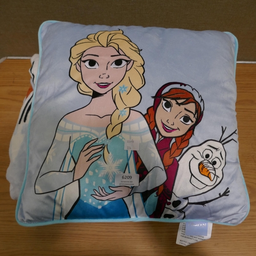 6208 - 2 x Frozen Licensed Throw And Pillows (334-468,469) *This lot is subject to Vat