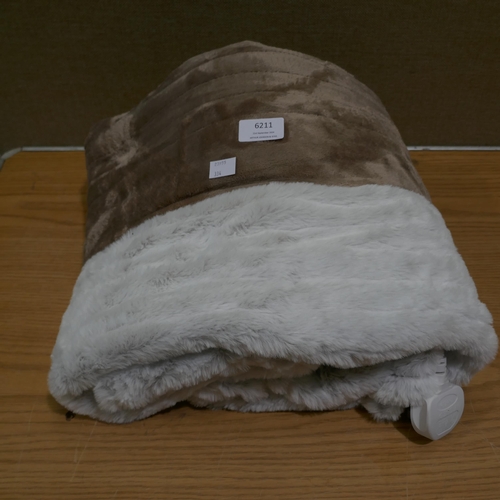 6211 - Berkshire Heated Throw    - This lot requires a UK adapter (334-477) *This lot is subject to Vat