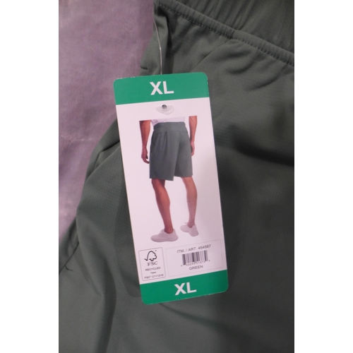 6348 - 8 x men's green Champion shorts: size XL (335-30/85796) *This lot is subject to Vat