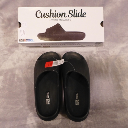 6366 - 5 x 32 Degrees cool black cushion slides: size medium (335-48/85796) *This lot is subject to Vat