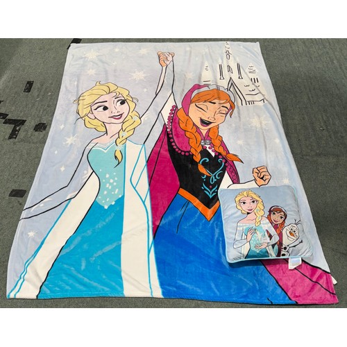 6209 - Frozen Licensed Throw And Pillow (334-470) *This lot is subject to Vat