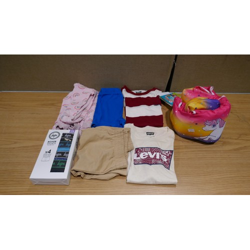 6245 - Small quantity of kids clothing, brands to include: Hype, Levi's, Skechers, etc. (335-16/85796) *Thi... 