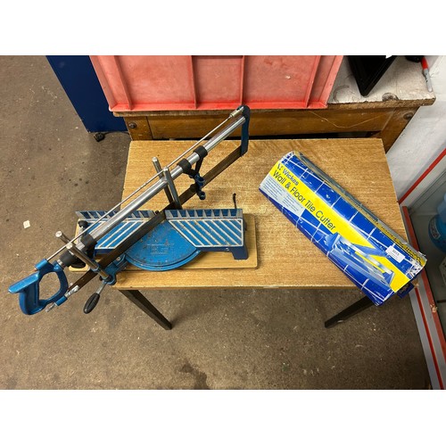 5015 - A Wickes heavy duty tile cutter and manual mitre saw