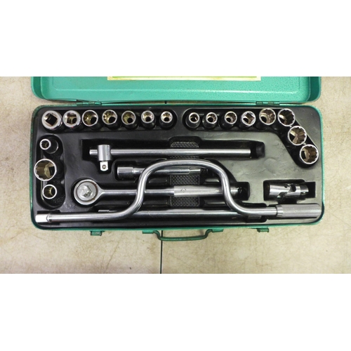 5020 - A 24 piece 1/2 inch socket set with two trays of wood working tools including, a vice, planes, sharp... 