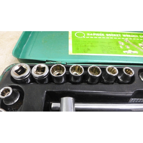 5020 - A 24 piece 1/2 inch socket set with two trays of wood working tools including, a vice, planes, sharp... 