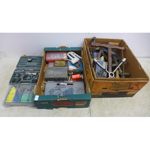 5034 - Two boxes containing an assortment of vintage hand tools and a large amount of drill bits