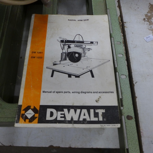 5039 - A Dewalt Power Shop DW1251 240v radial arm saw