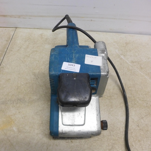 5043 - A Makita LS1040 240v chop saw and a Makita 9404 belt sander