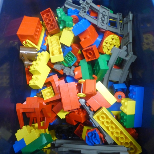 5055 - A box of assorted LEGO Duplo