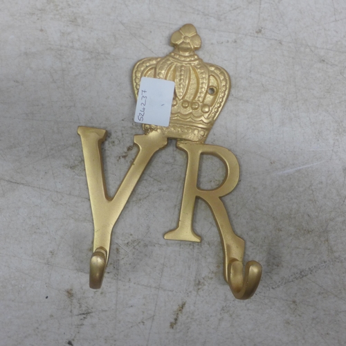 5068 - A pair of cast metal 'VR and GR' Royal seal coat hangers