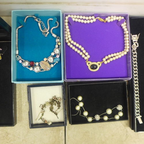 5073 - A quantity of assorted boxed jewellery