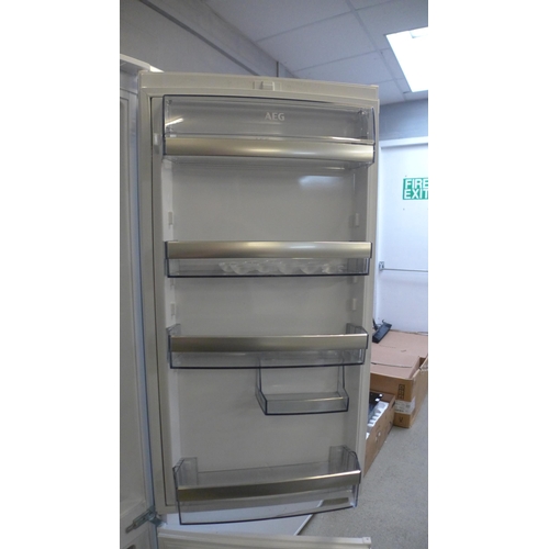 4064 - AEG  70/30 Fridge Freezer (Frost Free)  - Model NoSCE818E6TS, Transit damage Original RRP £790.83  +... 