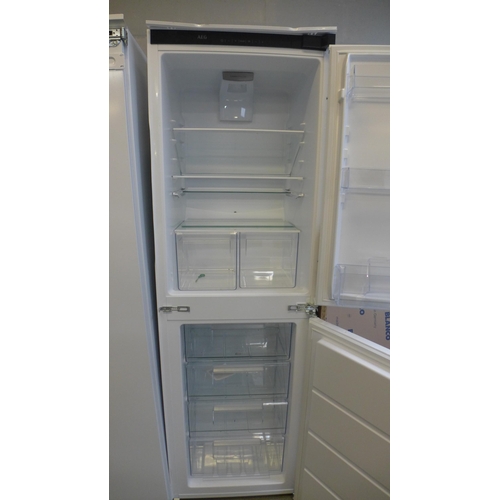 4066 - AEG 50/50 Fridge Freezer (Frost Free) (Transit damage) Original RRP £583.33  + vat (460-197)    * Th... 