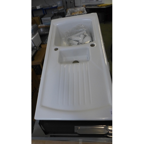 4078 - Ceramic sink 1.5 -(460-62)    * This lot is subject to vat