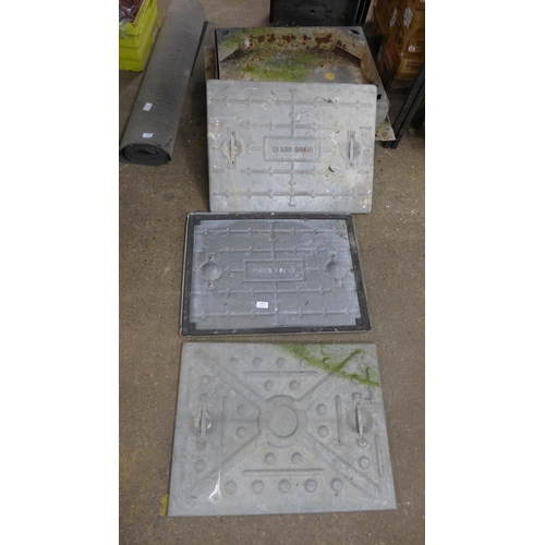 5224 - Two block paving man hole covers and three manhole cover lids