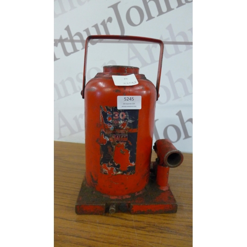 5245 - A heavy duty Sealey 30 tonne bottle jack