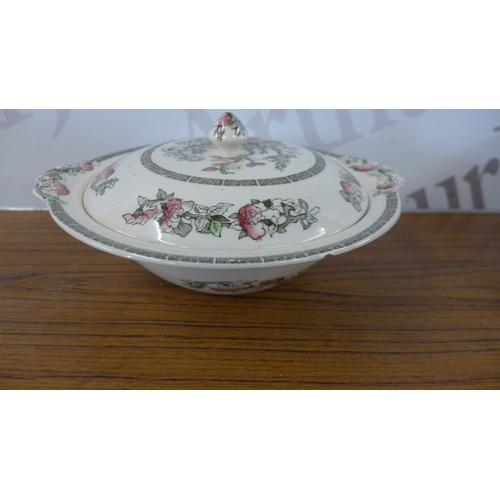 5263 - A quantity of Indian Tree Johnson Bros England porcelain tea and dinnerware including plates, side p... 