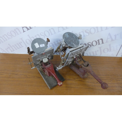 5267 - A pair of vintage cast metal printing presses