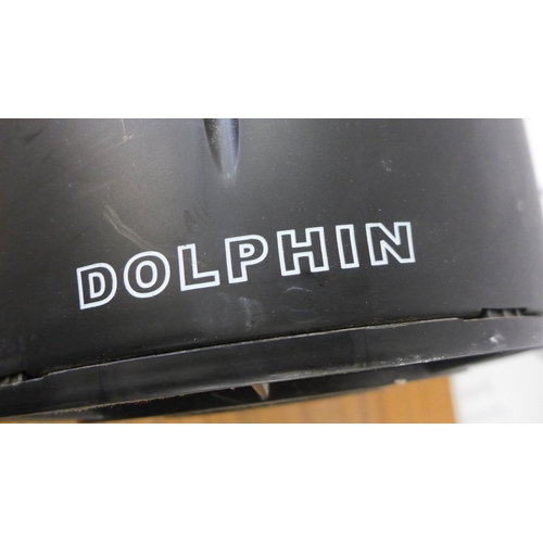 5280 - A Dolphin under water diving scooter with a 20m/65ft depth rating