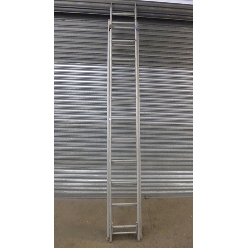 5149 - An aluminium double rung ladder