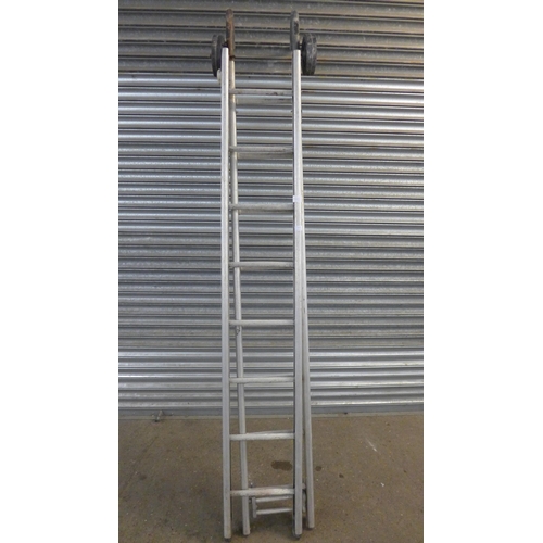 5153 - An 8 Rung roof crawler ladder