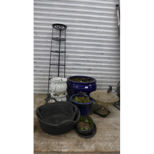 5157 - A quantity of garden ornaments including a stone effect bird bath, a pair of white painted cast meta... 