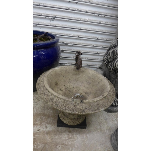 5157 - A quantity of garden ornaments including a stone effect bird bath, a pair of white painted cast meta... 