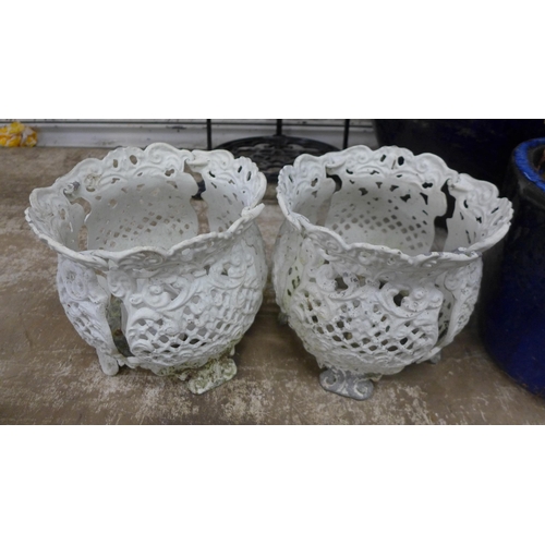 5157 - A quantity of garden ornaments including a stone effect bird bath, a pair of white painted cast meta... 