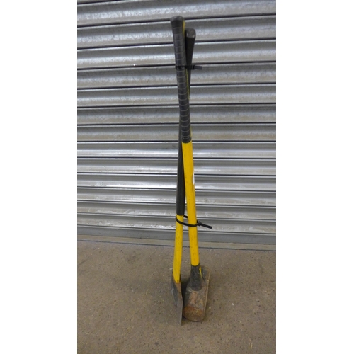 5167 - A 10lb RoughNeck lump hammer and a felling axe