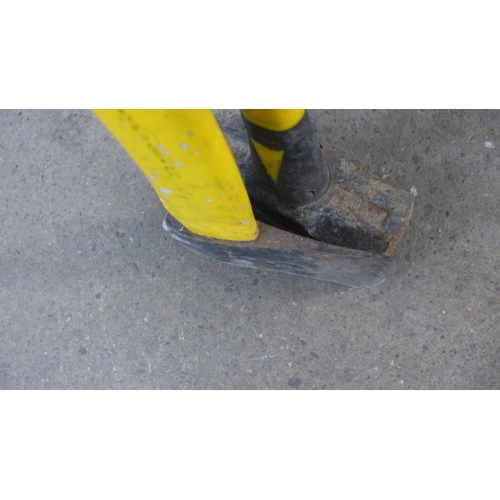 5167 - A 10lb RoughNeck lump hammer and a felling axe