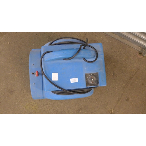 5192 - A 240v radial blower/snail fan air mover