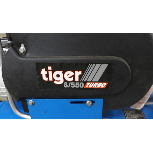 5204 - A Clarke Airmaster Tiger 8/550 240v air compressor