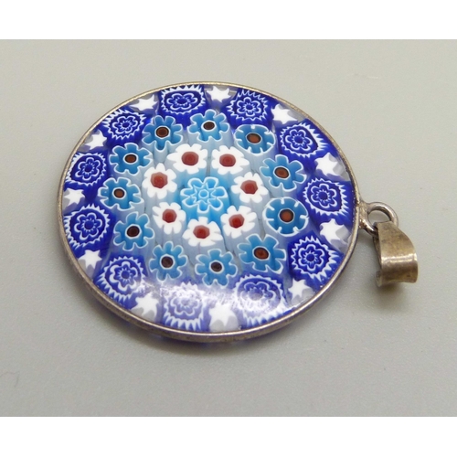 1001 - A silver mounted millefiori pendant and a pair of cufflinks