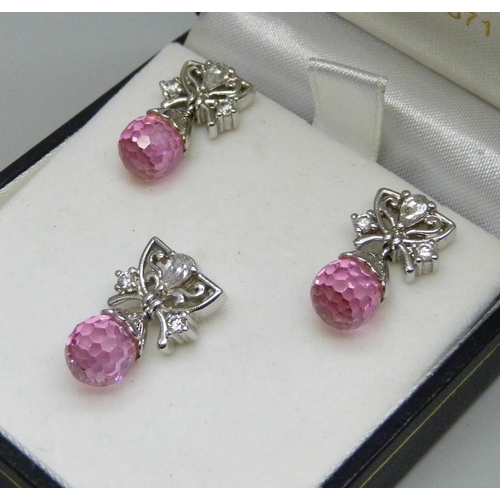 1003 - A pair of pink and clear glass stone set earrings and a matching pendant