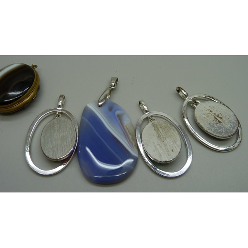 1005 - Four silver plated pendants and a brass locket pendant set with agate (hinge a/f)